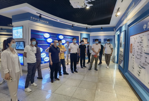 鷹擊長(zhǎng)空 譜寫(xiě)改革新篇——省建科院第一、二黨支部慶建黨百年參觀沈飛航空博覽園(圖2)